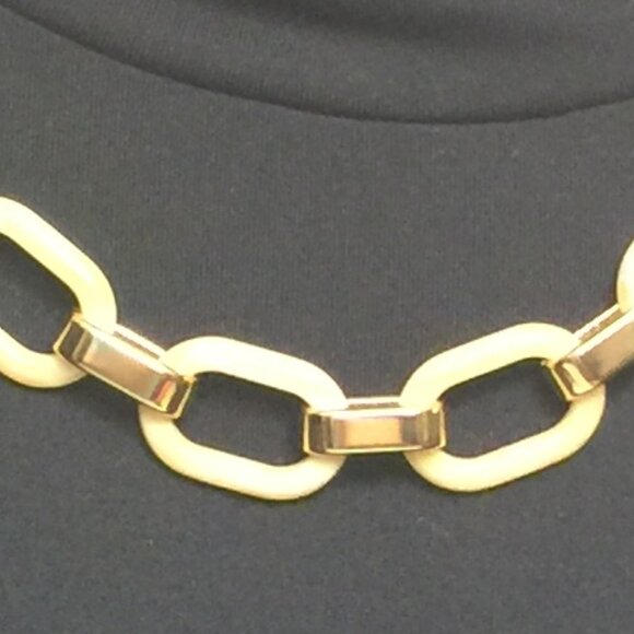 MICHAEL KORS GOLD AND ACETATE HOOP CHAIN NECKLACE - Picture 3 of 3